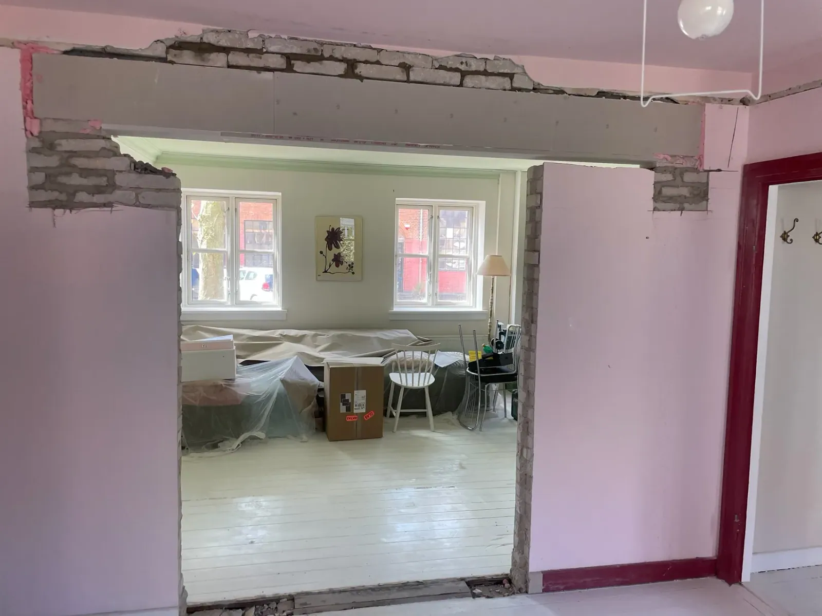 Murgennembrud mellem to rum under renovering udført af GK Tømrerentreprise