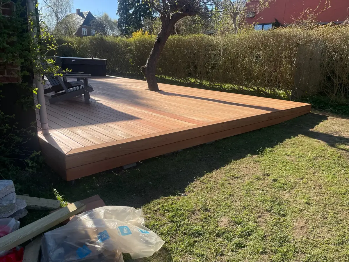 Færdig træterrasse ved villa i Ballerup (2750)